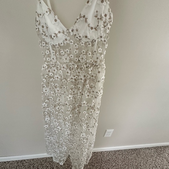 Lulu’s floral dress - Picture 2 of 3